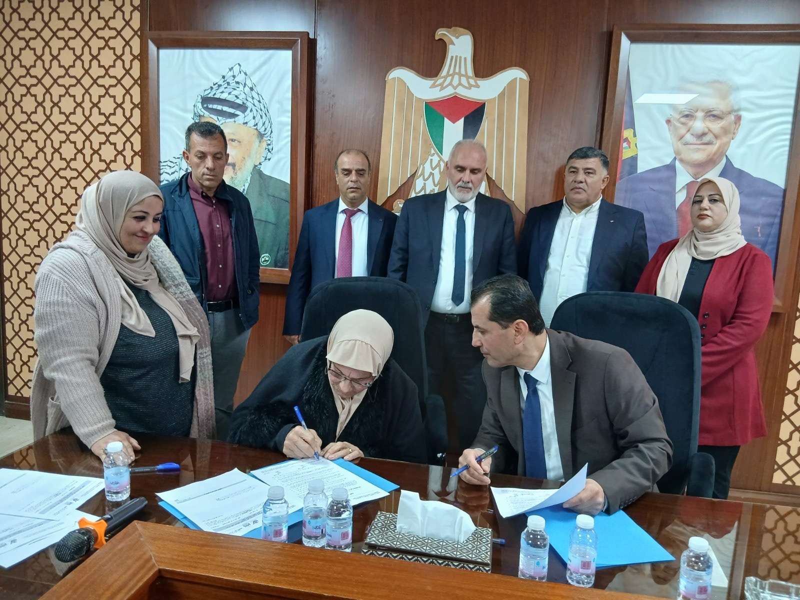 جانب من توقيع الاتفاقيات